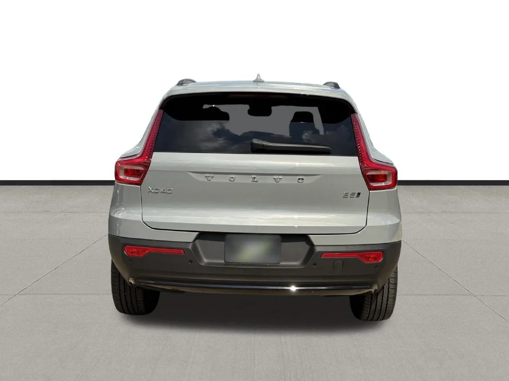 2026 Volvo XC40 Plus - Photo 6