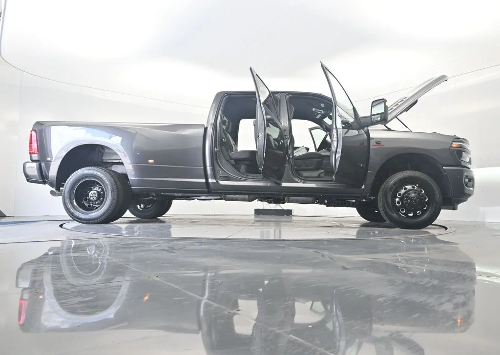 New 2026 Granite Crystal Metallic Clear-Coat Exterior Paint RAM Laramie image 49