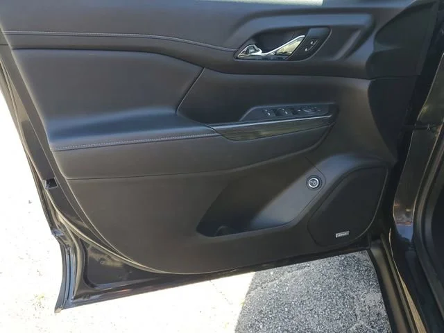Used 2020 Carbon Black Metallic GMC SLT image 8