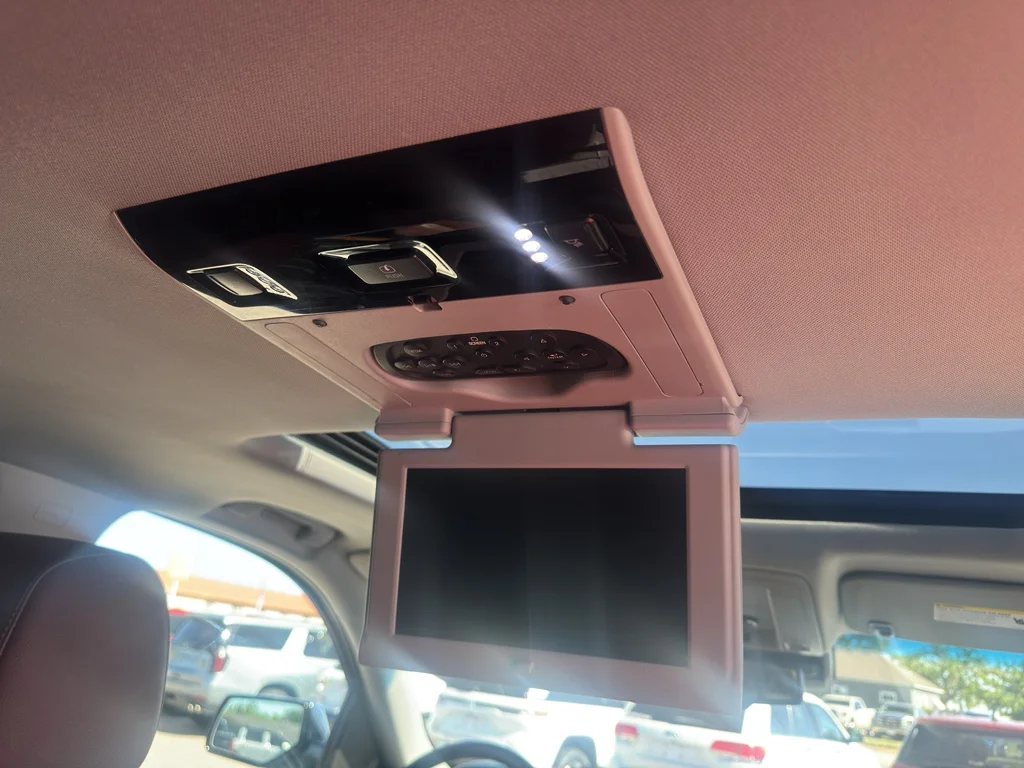 Used 2019 Summit White Chevrolet Premier image 23