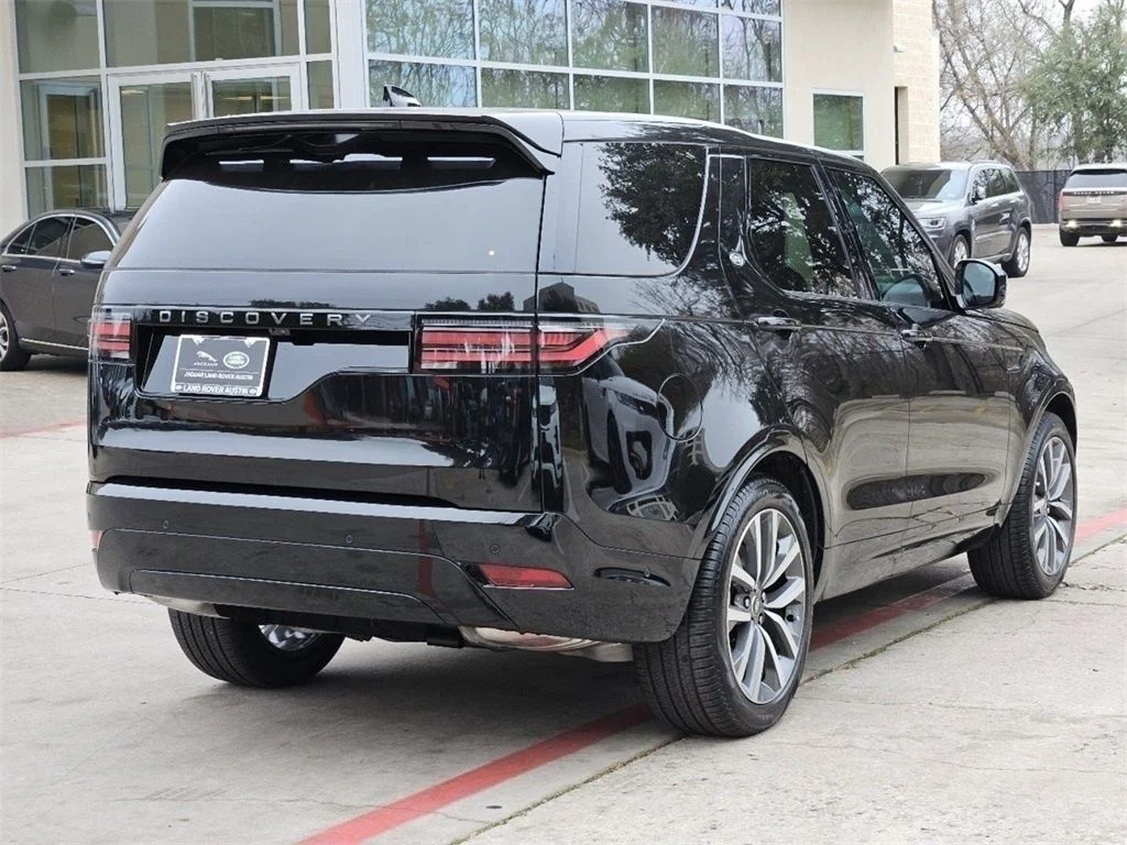 Used 2025 Black Land Rover Dynamic SE image 5