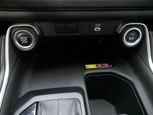 Used 2024 Wind Chill Pearl Toyota XLE image 31