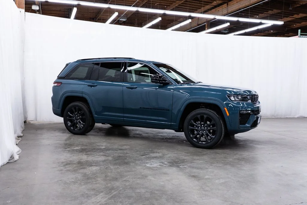 2026 Jeep Grand Cherokee Limited Reserve 4x4's photo