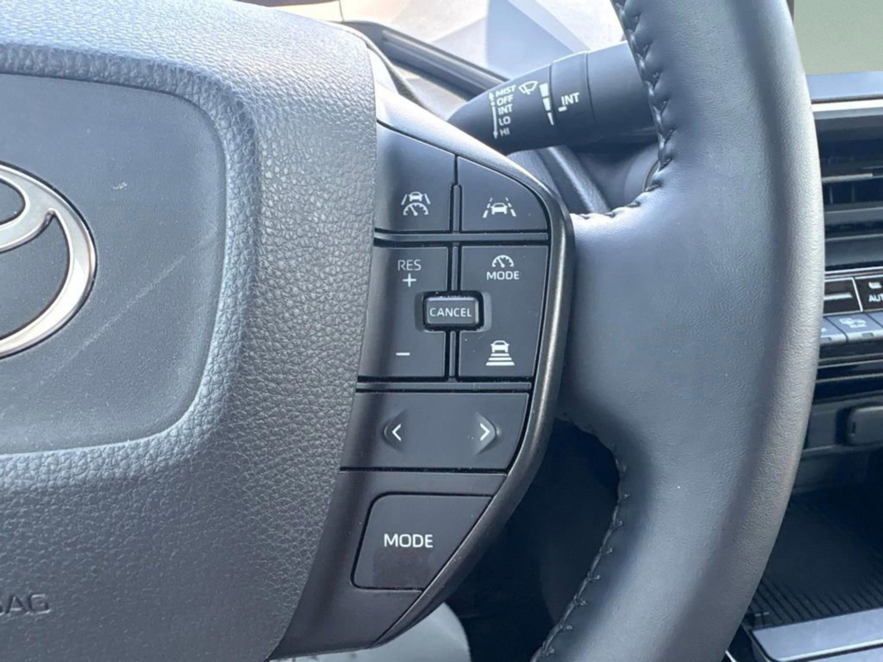 Used 2025 Pearl Toyota LE image 9