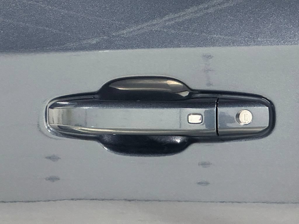 Used 2022 SHADOW GRAY METALLIC Chevrolet RST image 18