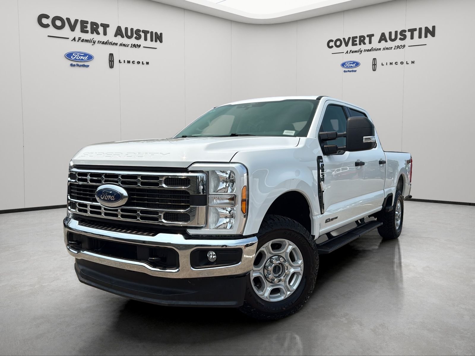 Used 2025 White Ford XLT image 1