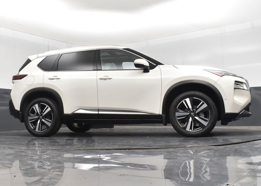 Used 2023 White Nissan SL image 23