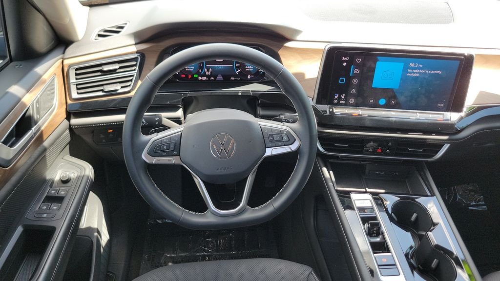 2024 Volkswagen Atlas SE w/Tech - Photo 12