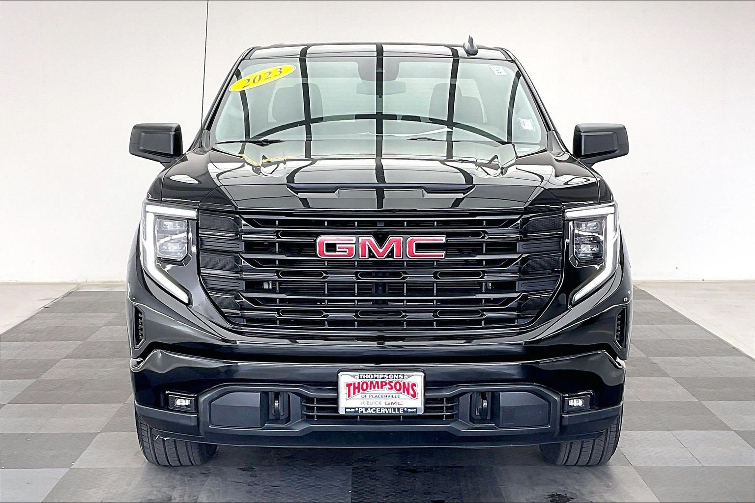 Used 2023 Onyx Black GMC Elevation image 2