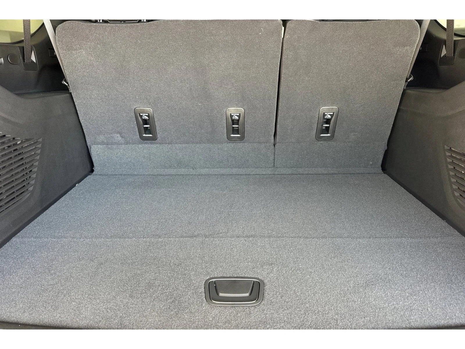 2026 GMC Yukon XL Denali - Photo 15