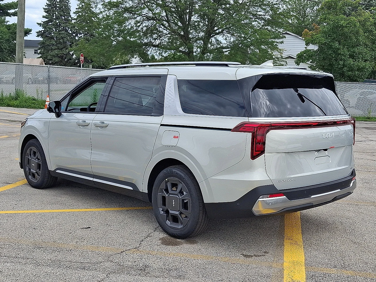 New 2027 Silver Kia SX image 4