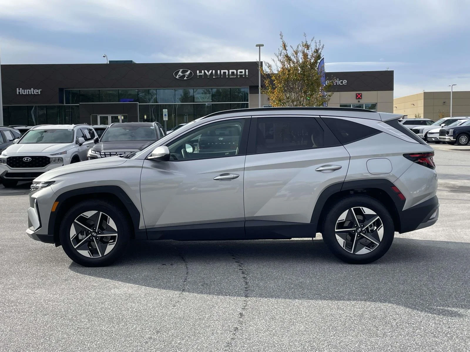 Used 2025 Shimmering Silver Hyundai SEL image 24