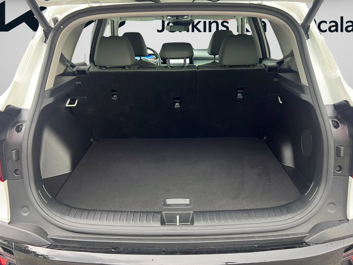 Used 2024 Snow White Pearl Kia SX image 10