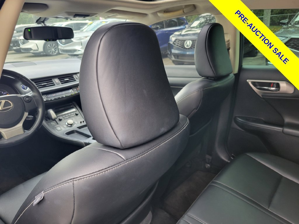 Used 2017 White Lexus 200h image 10