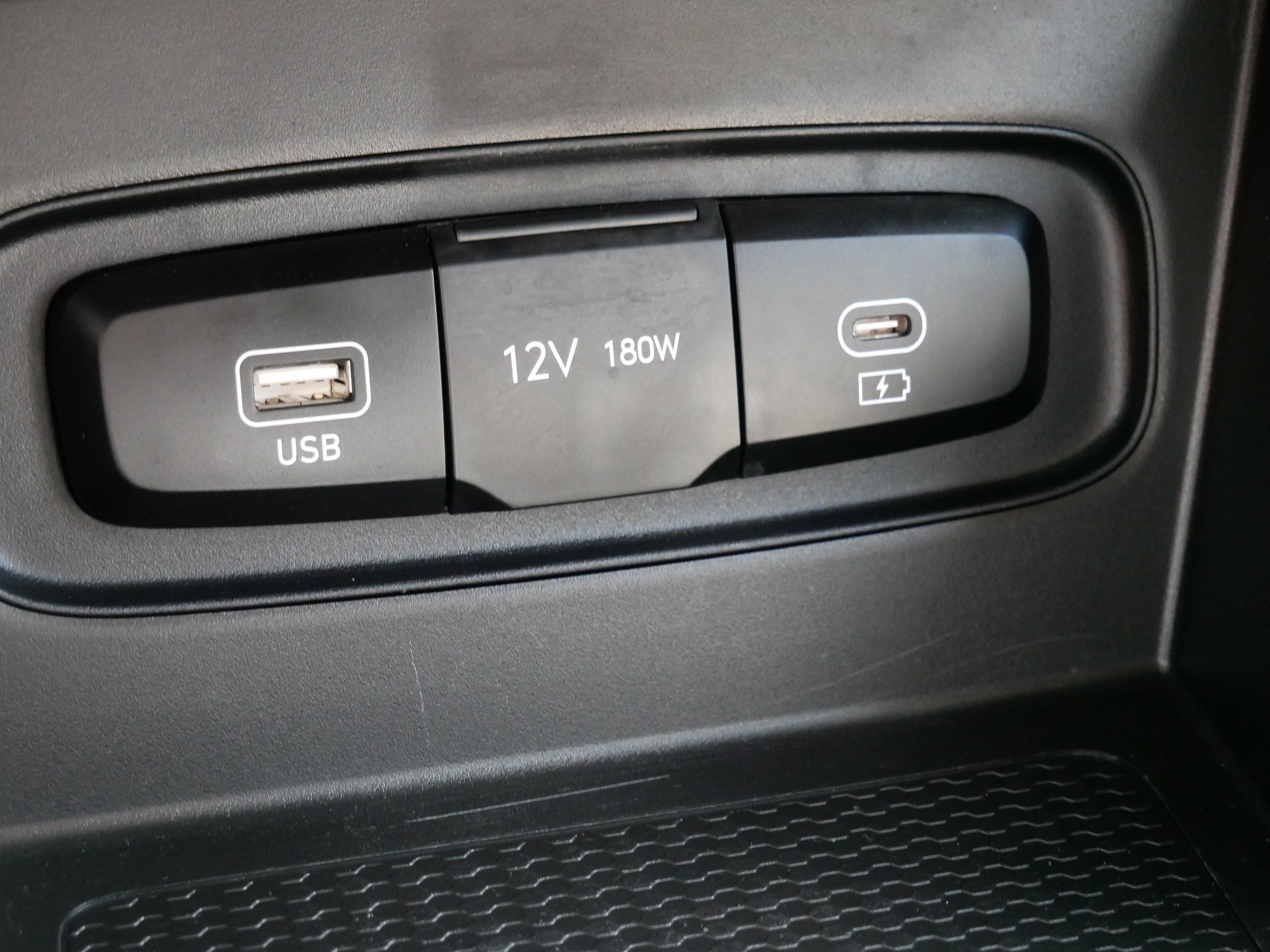 2024 Hyundai Venue SEL - Photo 25