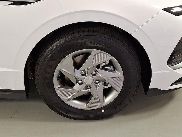 New 2026 White Hyundai SE image 9