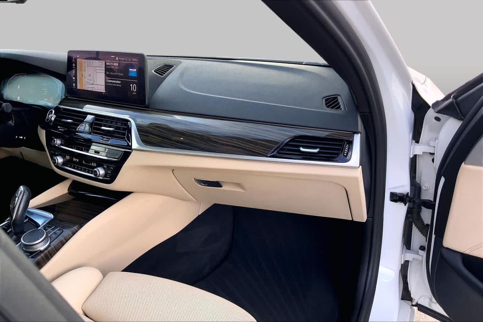 Used 2022 Alpine White BMW 530i xDrive image 19
