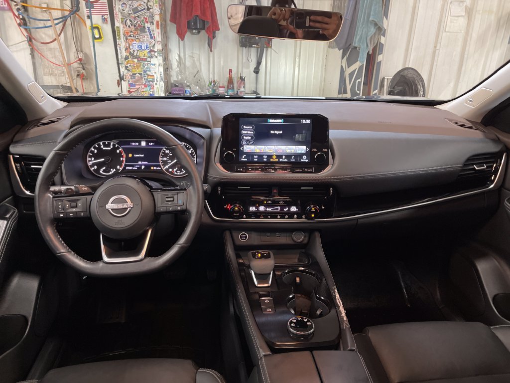 Used 2023  Nissan SL image 29