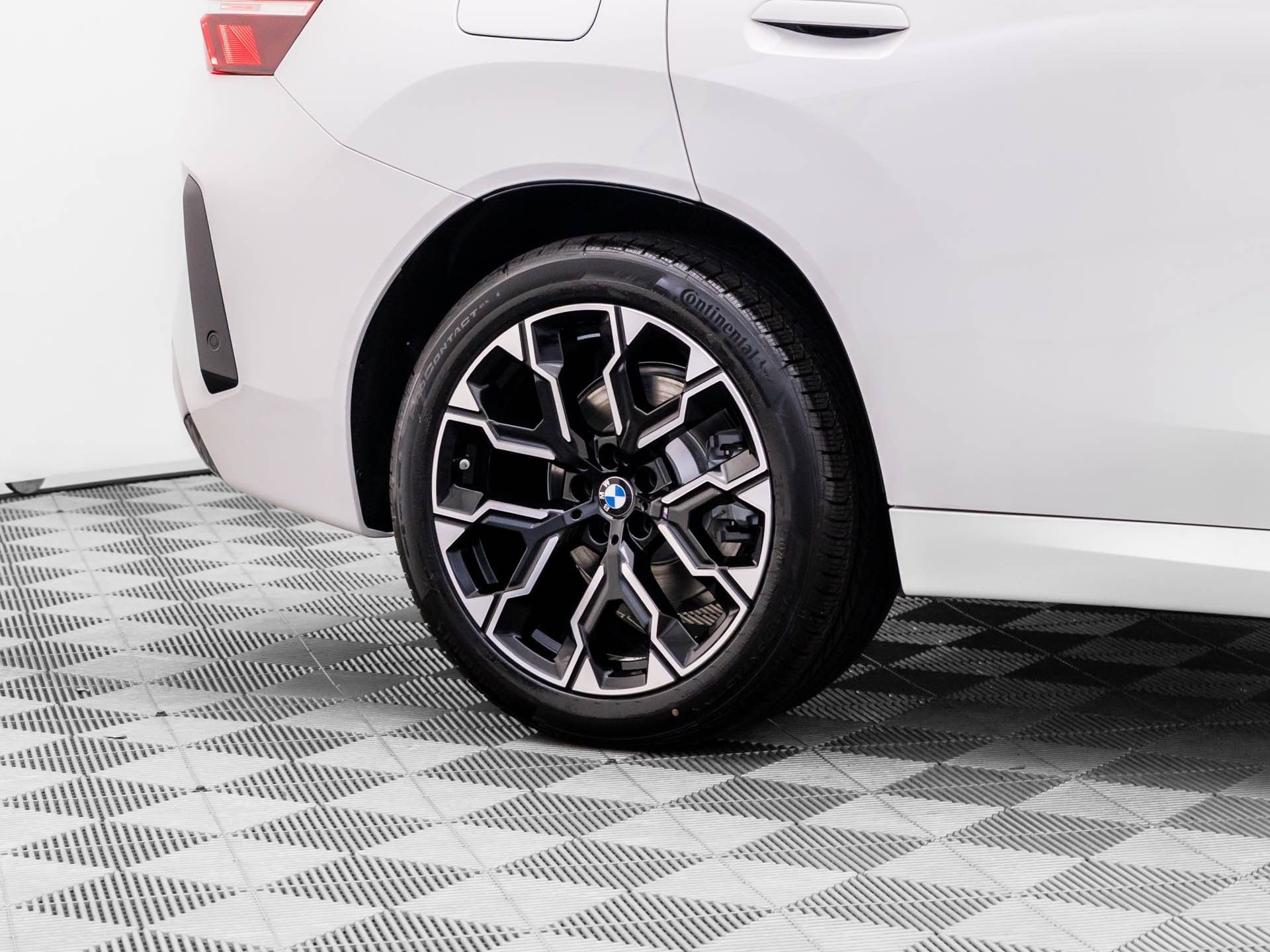 New 2026 Alpine White BMW 30 xDrive image 36
