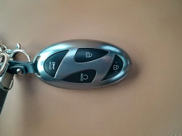 Used 2026 White Hyundai Calligraphy image 10