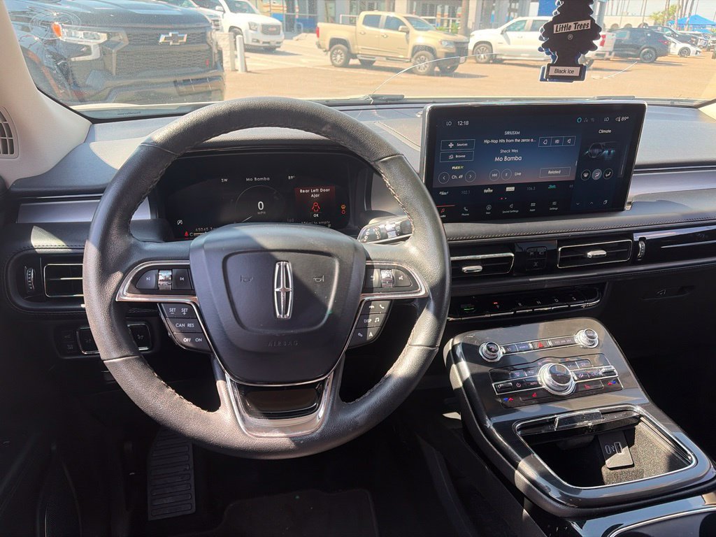 Used 2023 White Lincoln Standard image 8