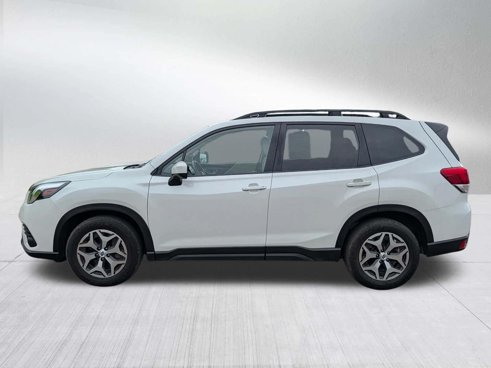 Used 2024 Crystal White Pearl Subaru Premium image 4