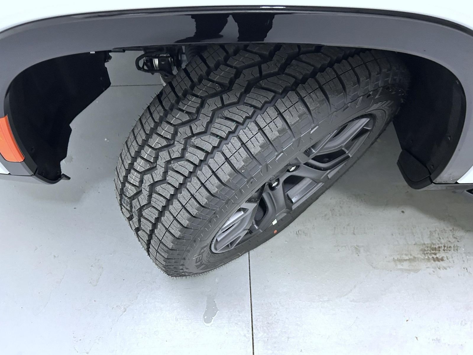 New 2026 Bright White Clear-Coat Exterior Paint Jeep Upland image 24