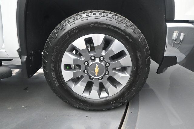 Used 2024 Summit White Chevrolet LT image 17