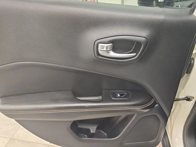 Used 2018 White Clearcoat Jeep Latitude image 17