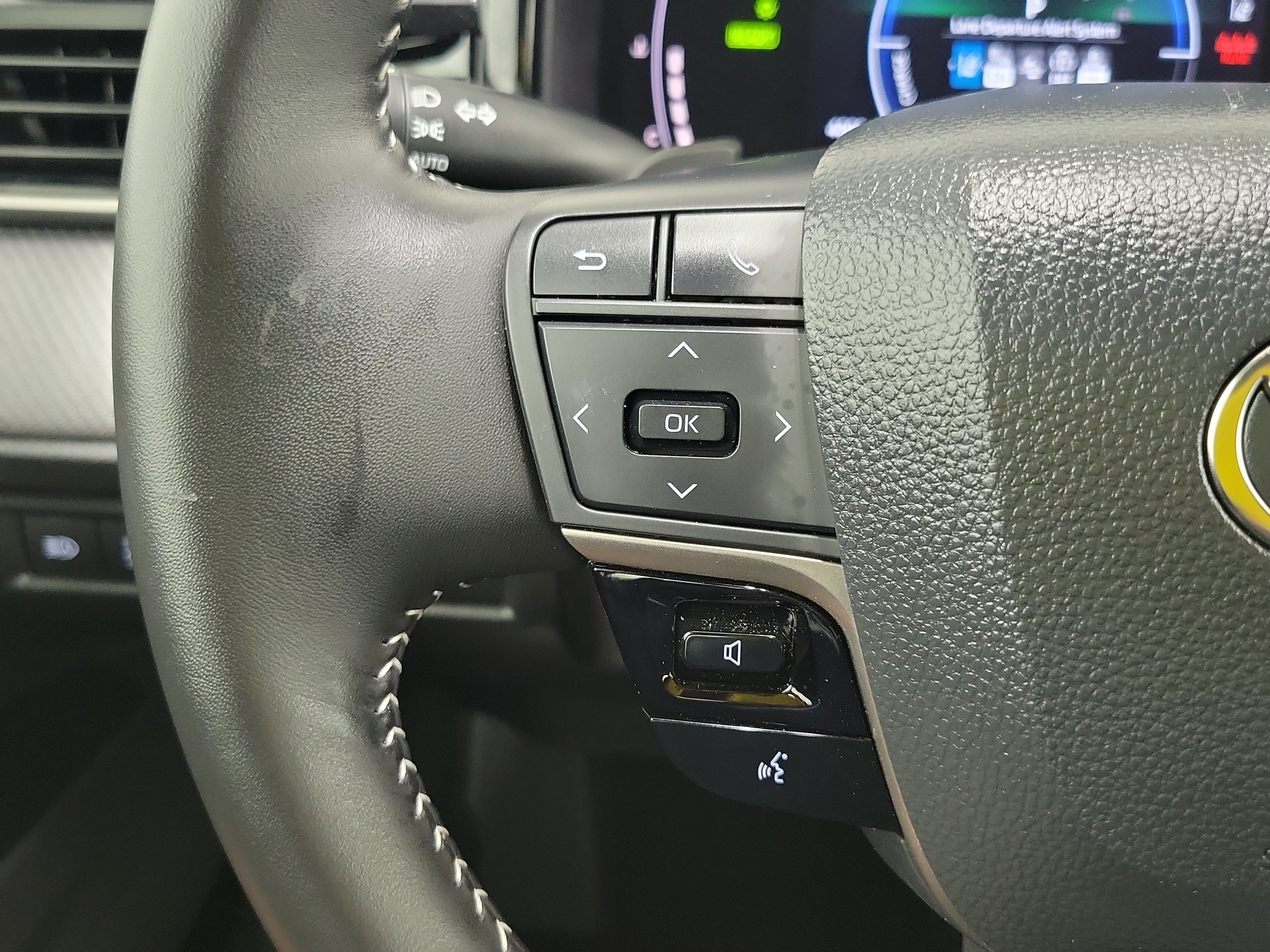 Certified Used 2025 Ocean Gem Toyota SE image 23