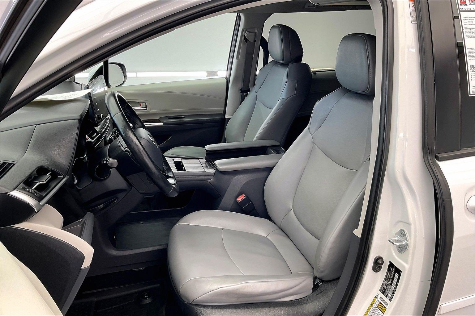 Used 2022 Wind Chill Pearl Toyota XLE image 18