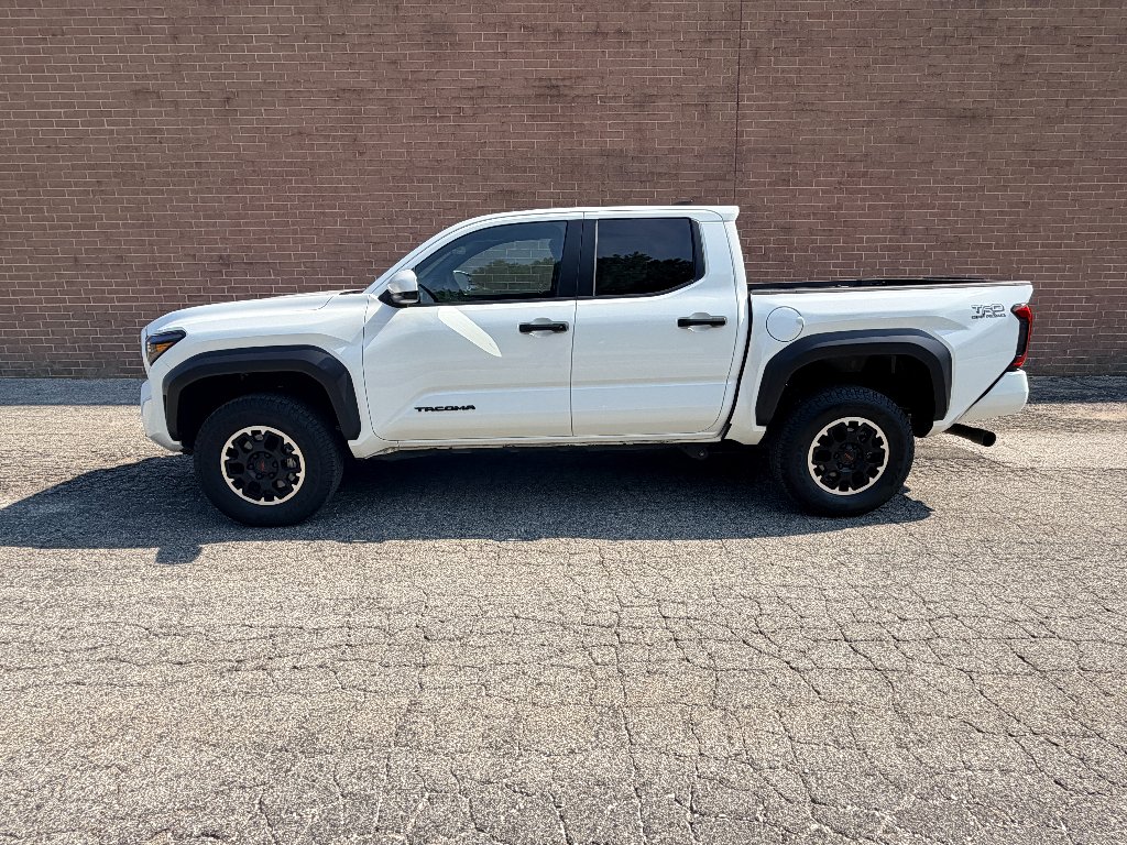 Used 2026 Ice Cap Toyota SR5 image 2