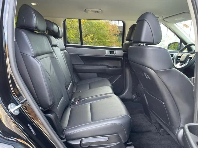 Used 2025 Phantom Black Hyundai SEL image 19