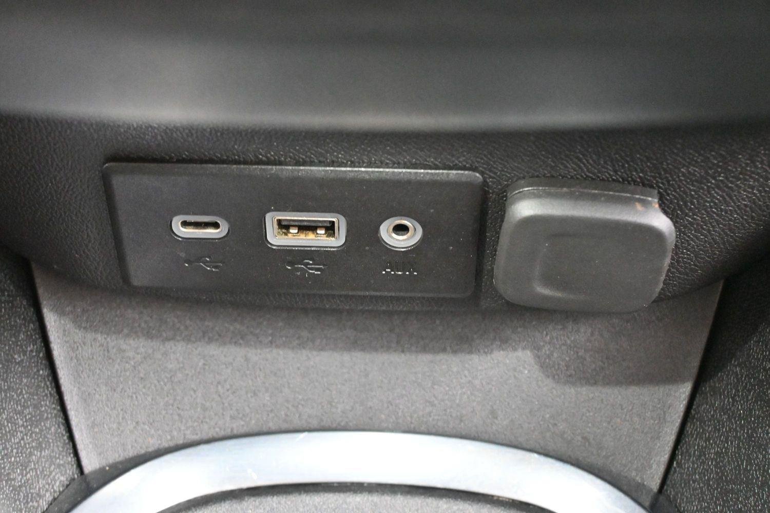 Used 2021 SILVER ICE METALLIC Chevrolet LT image 25