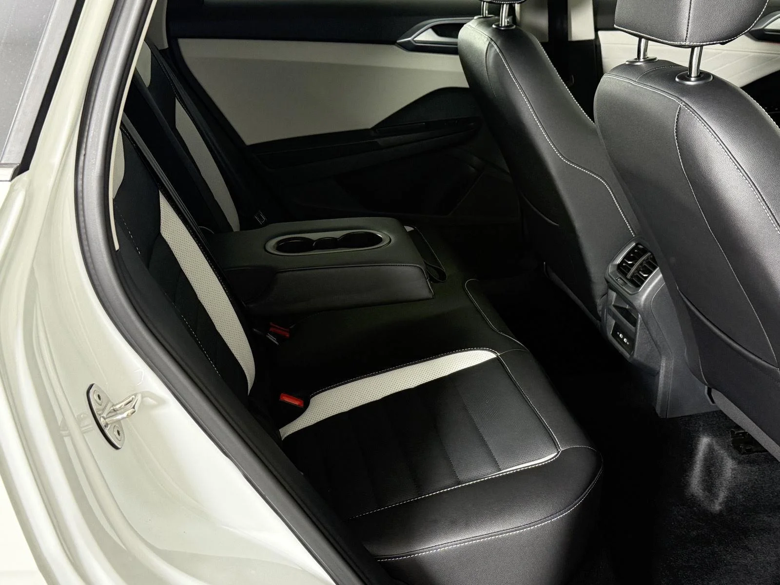 New 2027 Pure White Volkswagen SEL image 16