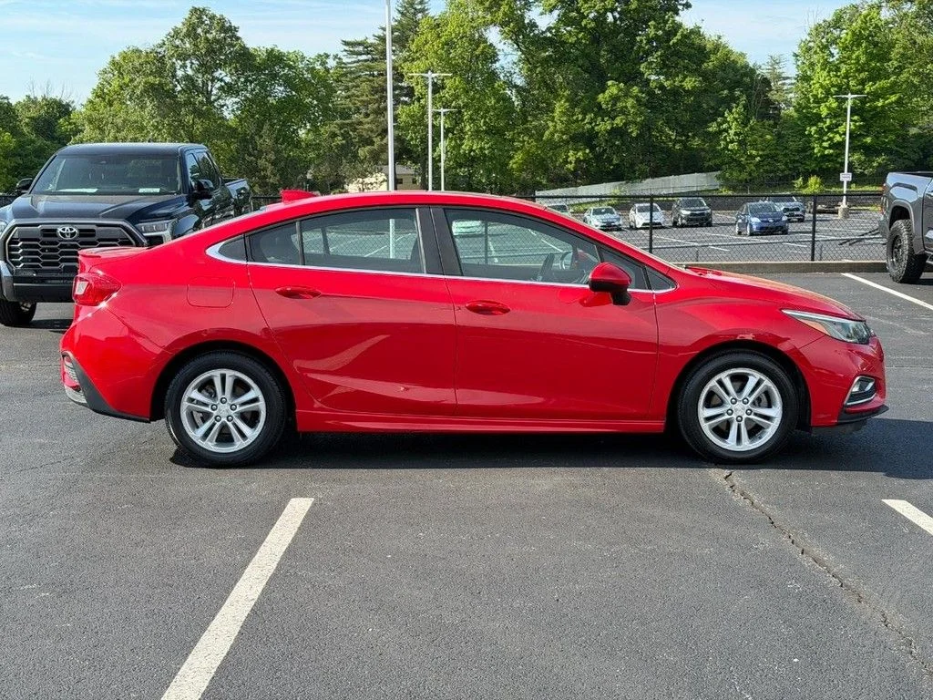 Used 2017 Chevrolet Cruze LT with VIN 1G1BE5SM4H7119088 for sale in Ballwin, MO