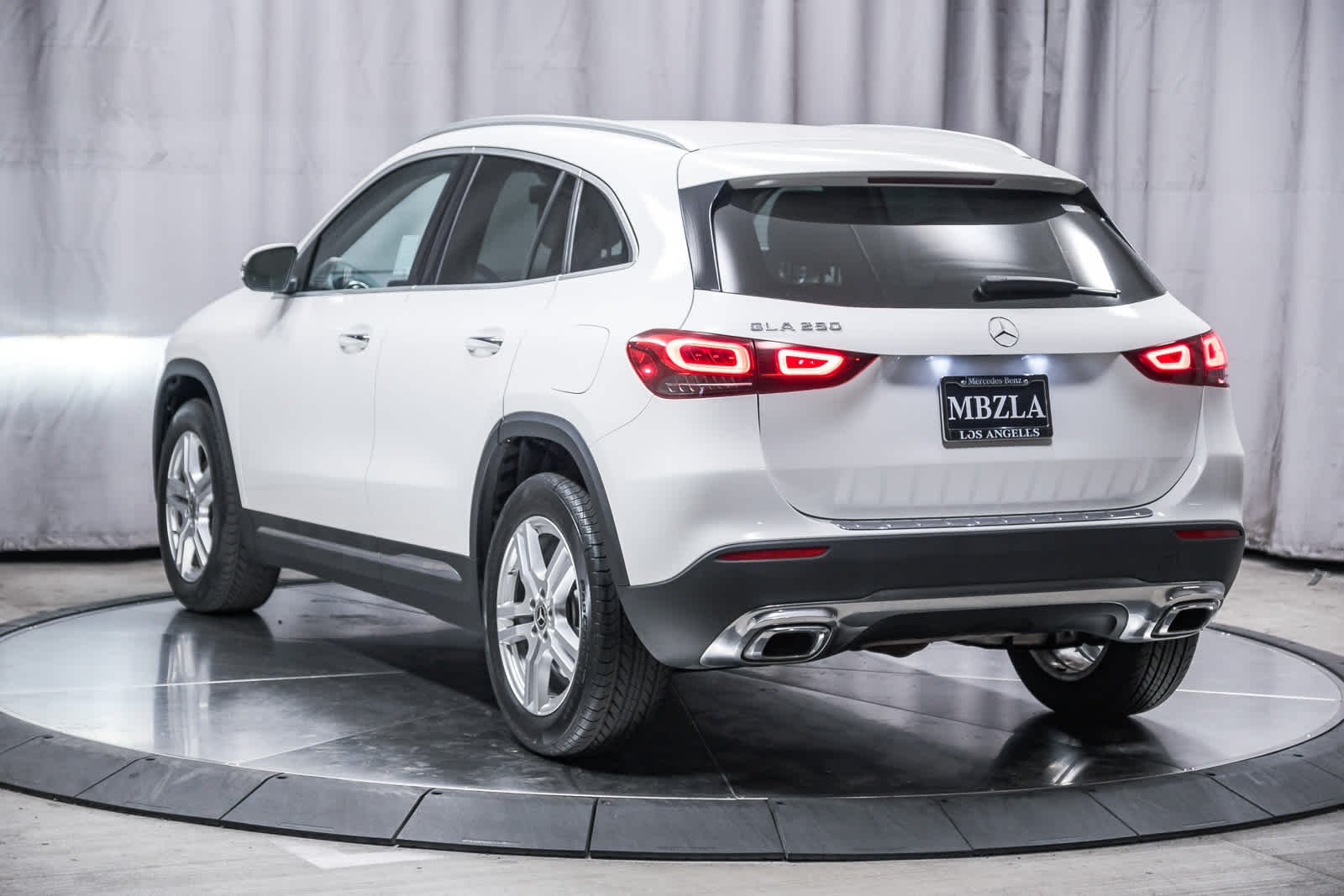 Used 2021 Polar White Mercedes-Benz GLA 250 image 2