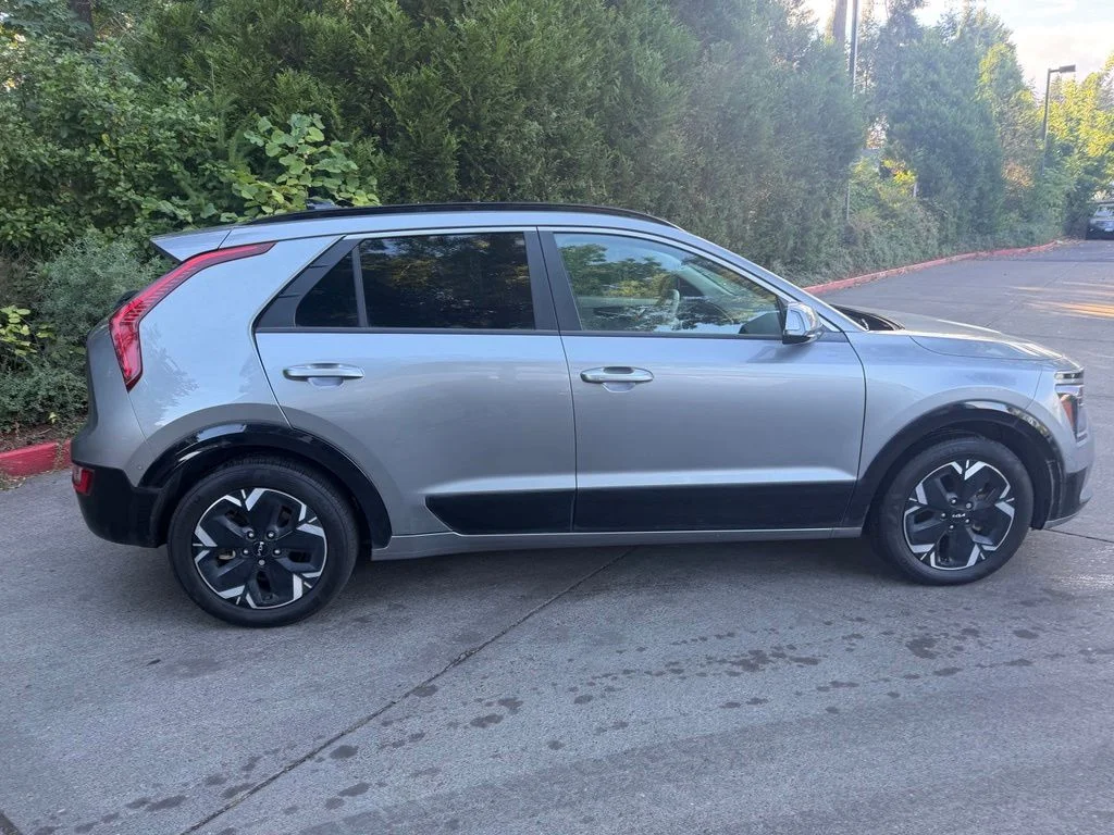 Certified 2023 Kia Niro Wave with VIN KNDCT3L10P5035399 for sale in Gladstone, OR