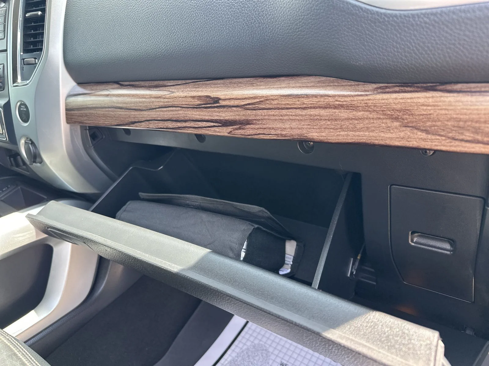 Used 2019 Gray Nissan SL image 36