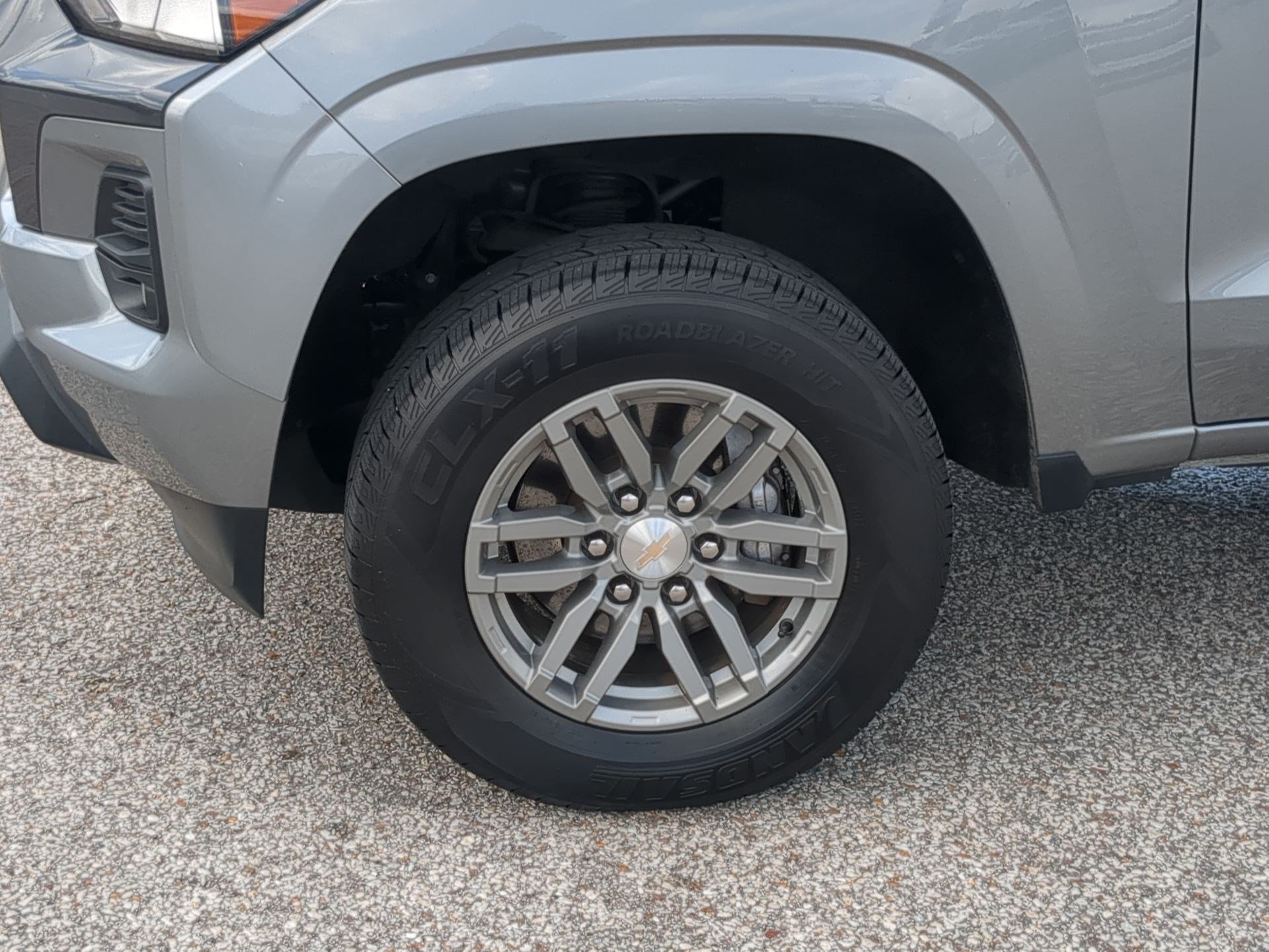 2023 Chevrolet Colorado LT - Photo 11