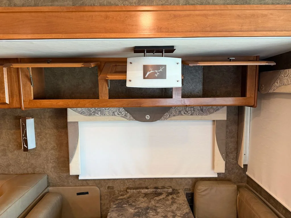 Used 2014  Tiffin  image 88