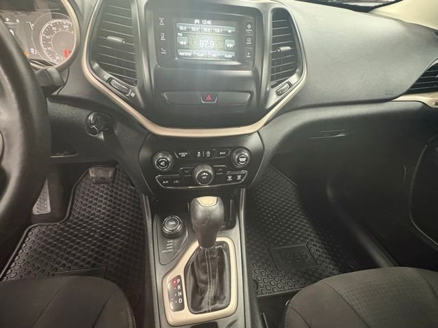 Used 2016 Silver Jeep Latitude image 21