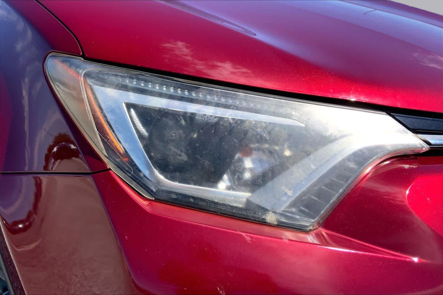 Used 2018 Ruby Flare Pearl Toyota XLE image 27