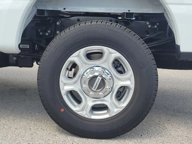 New 2026 Oxford White Ford XLT image 8