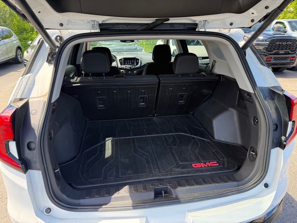 Used 2024 Summit White GMC SLE image 5