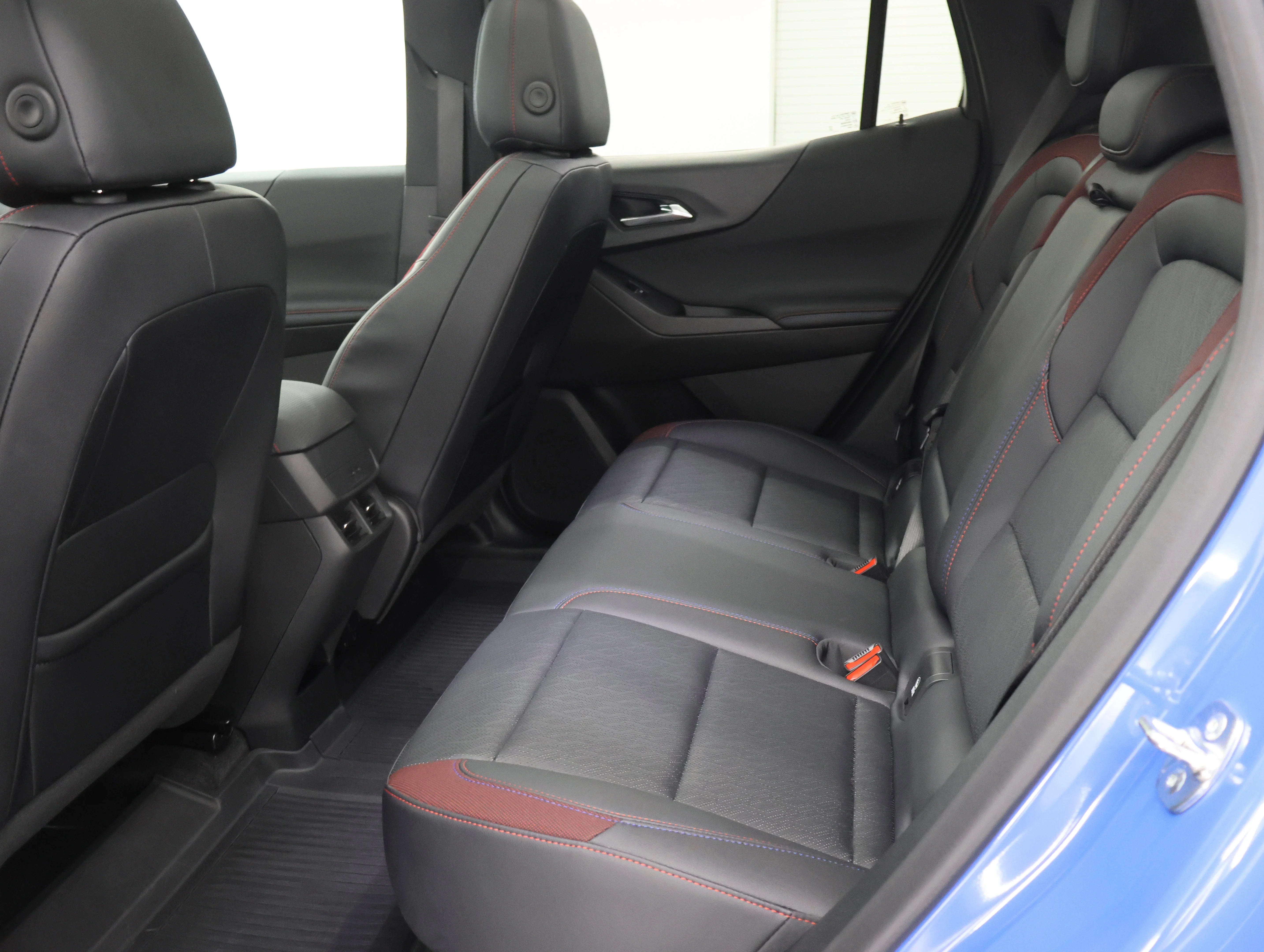 Used 2025 Reef Blue Metallic Chevrolet RS image 9