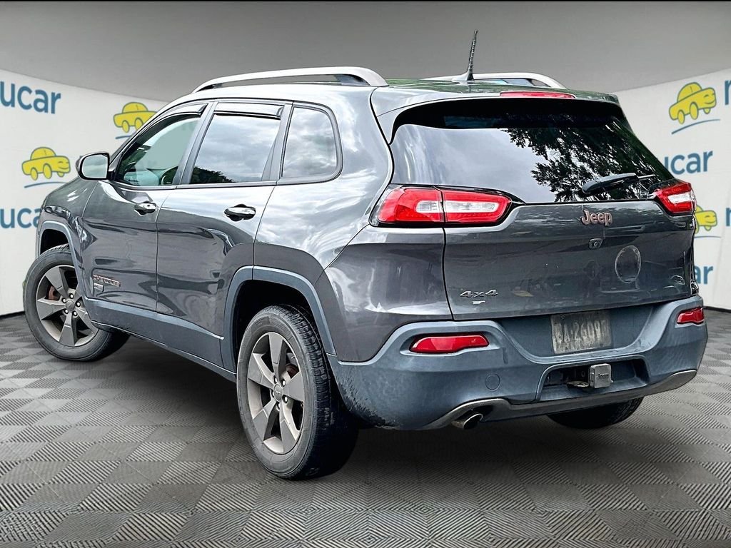 Used 2016 Granite Crystal Metallic Clearcoat Jeep Latitude image 4