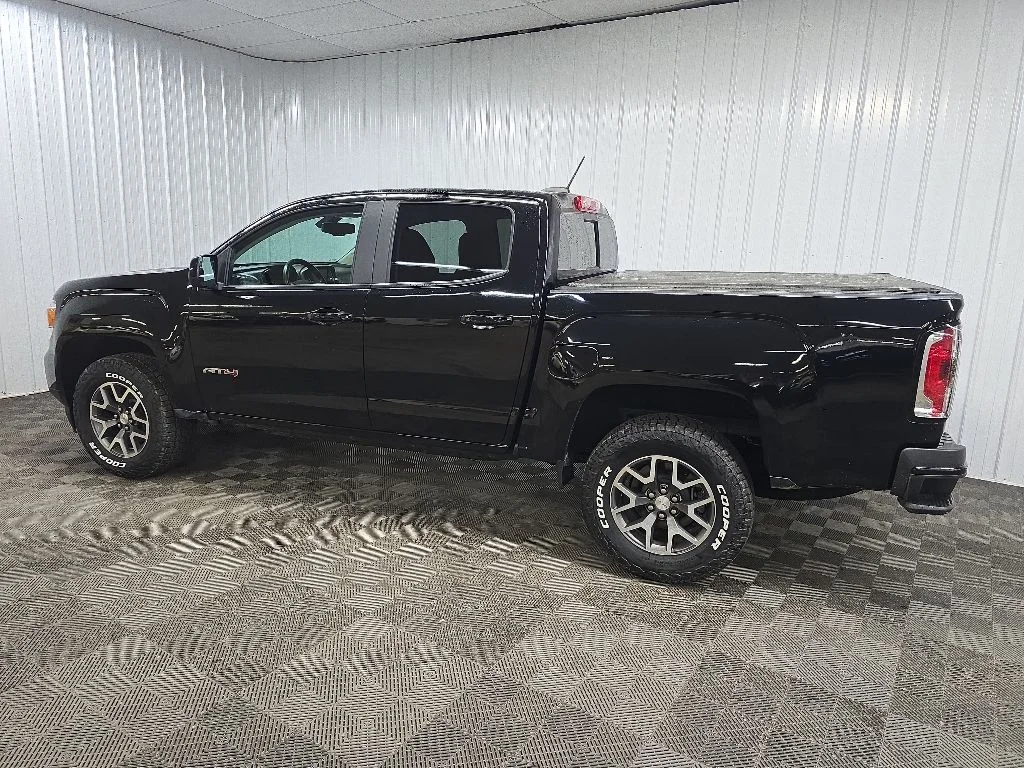 Used 2022 Black GMC AT4 w/Cloth image 4