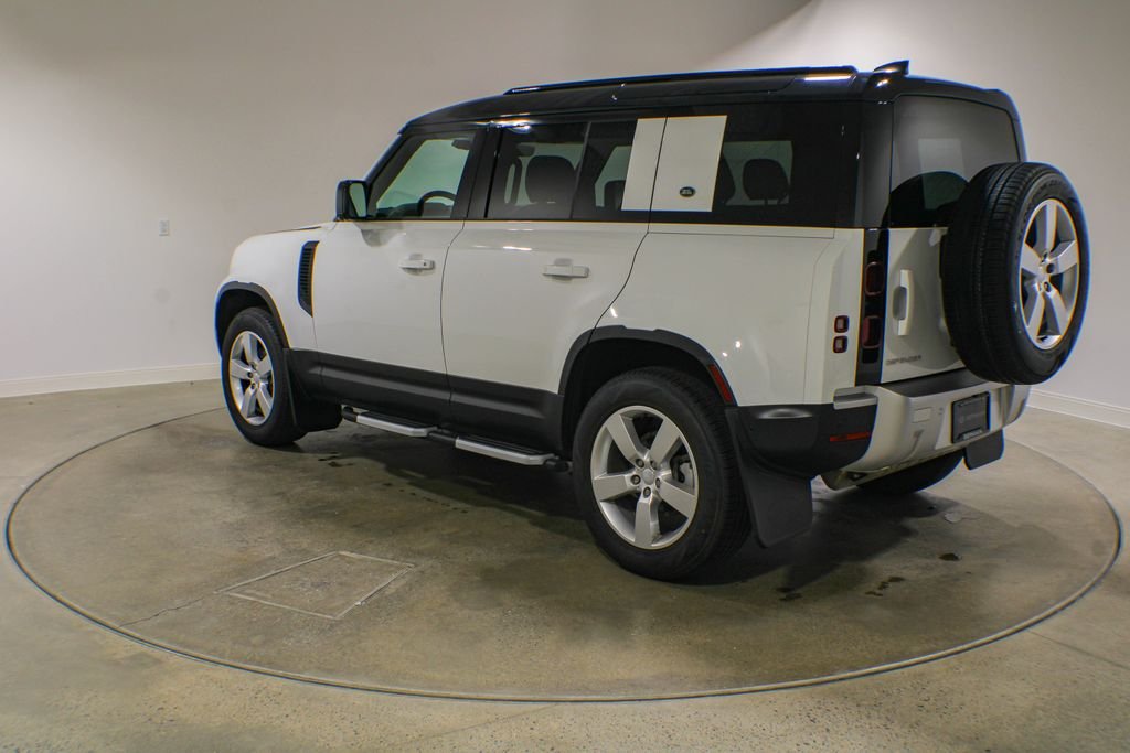 Used 2023 Fuji White Land Rover S image 4
