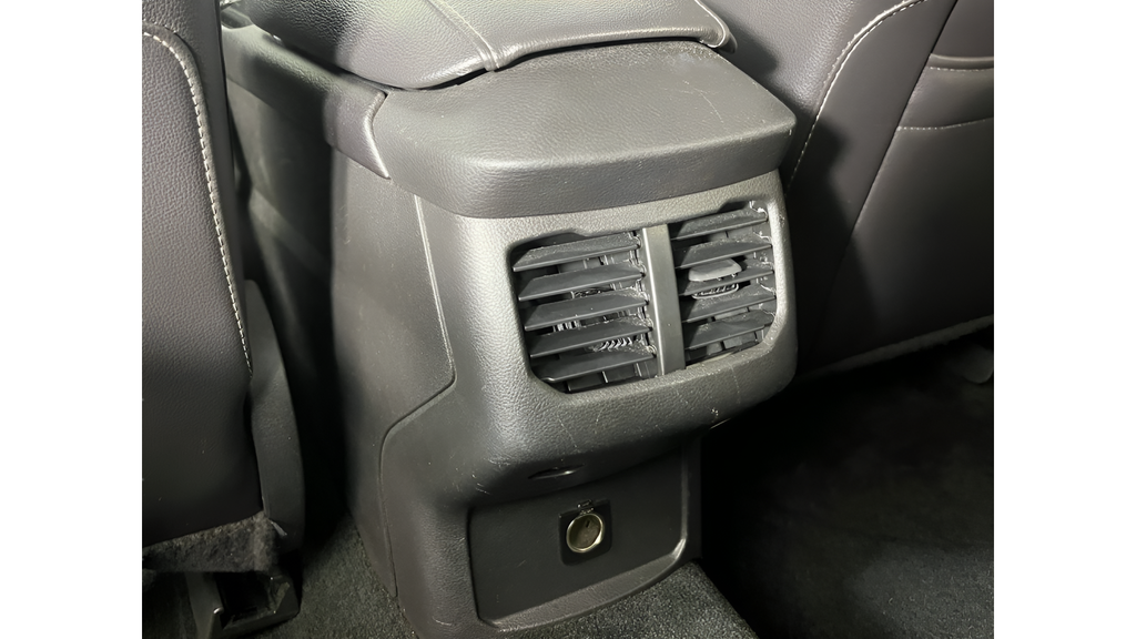 Used 2014  Ford Titanium image 26